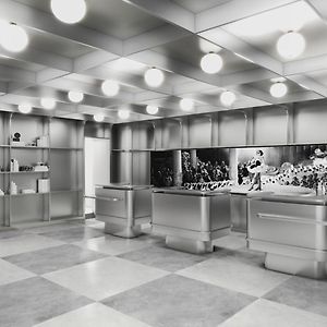 Revery Toronto Downtown, Curio Collection By Hilton
